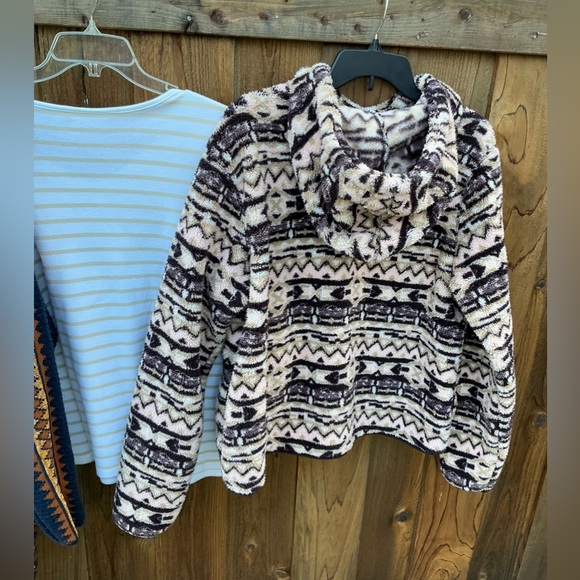 Women’s clothing bundle -3 pieces -SOLD - Picture 12 of 16